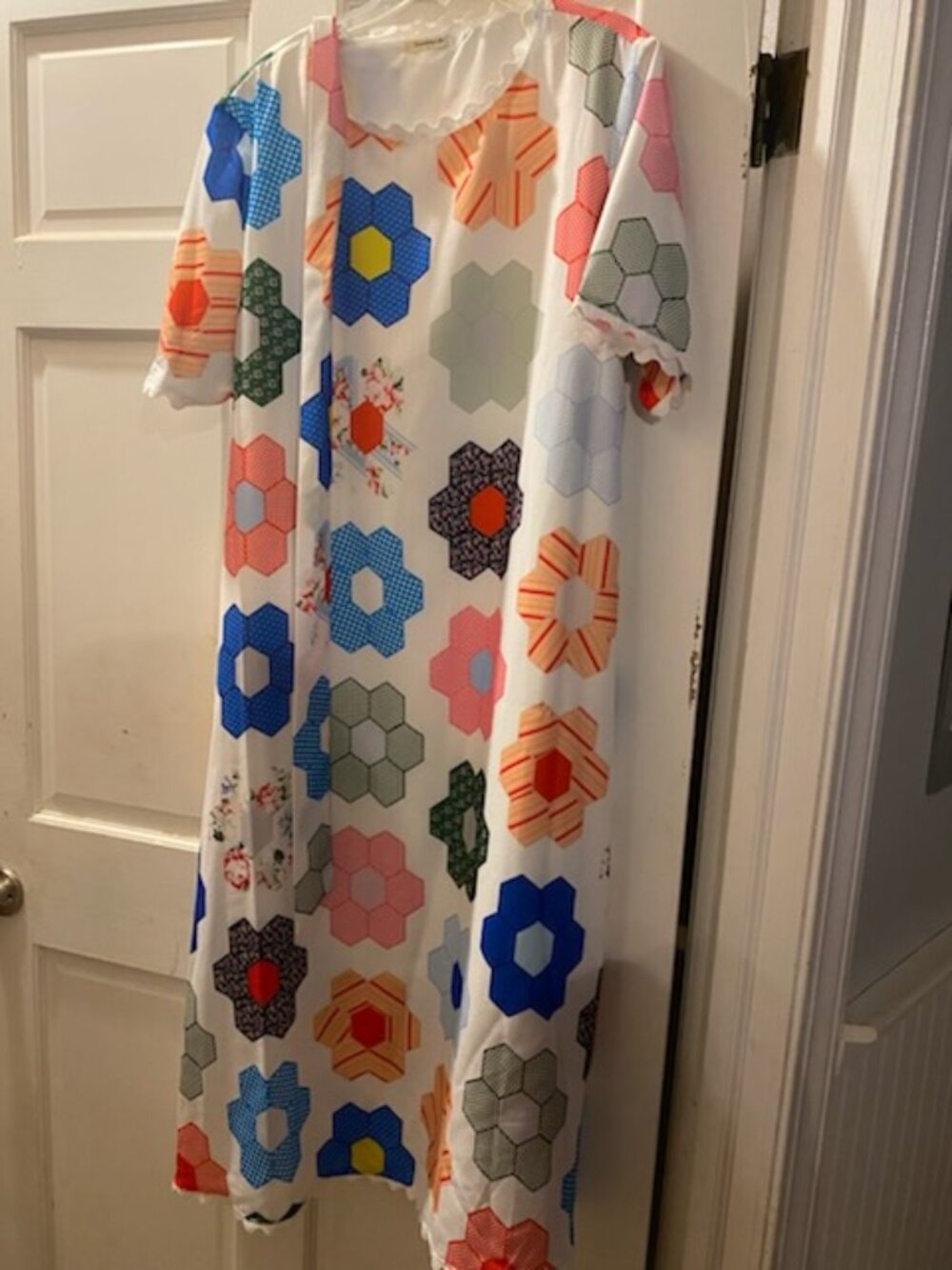 Darling vintage looking dress with rick rack on sleeves and bottom, size l nwt